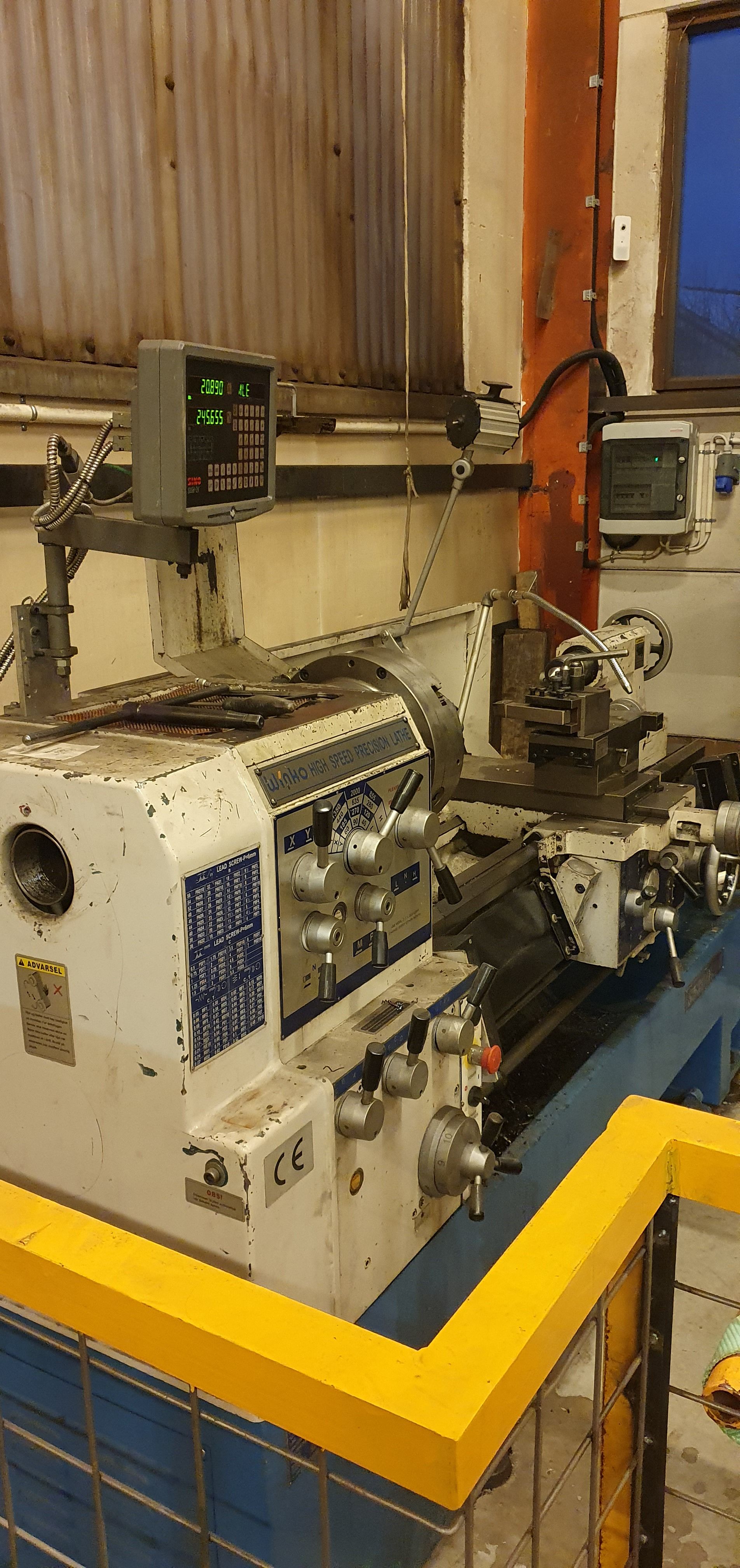 Dreiebenk for maskinering av metalldeler