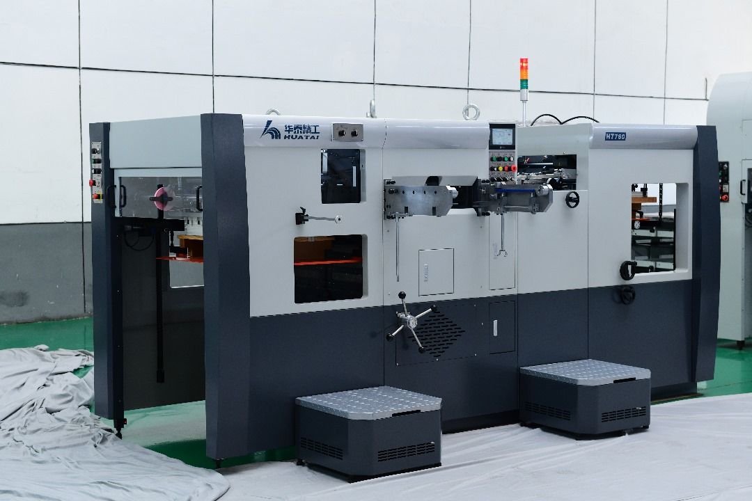 Huatai HUATAI HT-760 YÜKSEK HIZLI OTOMATİK KALIP KESİM MAKİNESİ