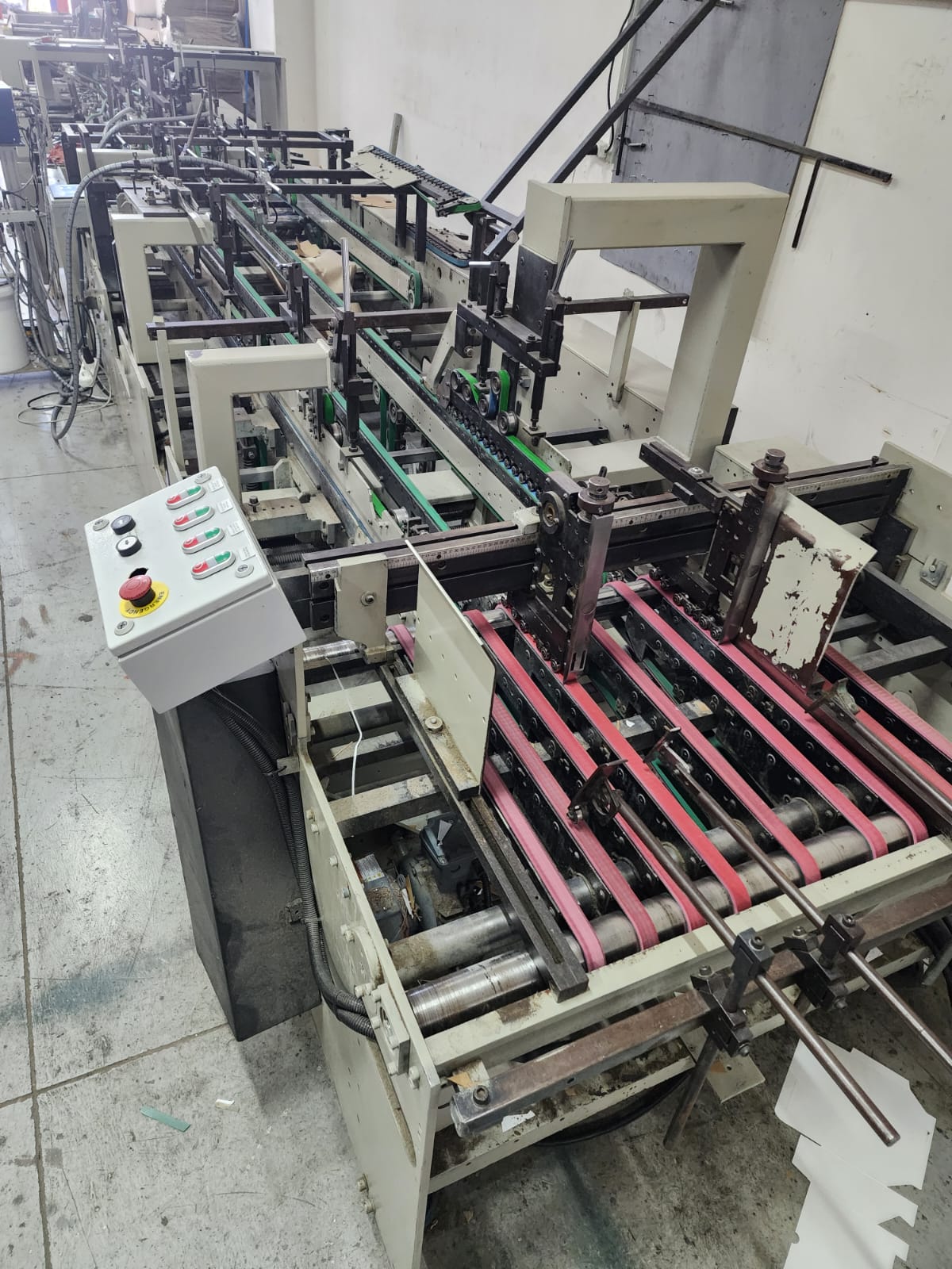 Bobst BOBST DOMINO 110 3 NOKTALI OTOMATİK KATLAMA & YAPIŞTIRMA MAKİNESİ (2022'de Komple Revizyon Yapıldı)