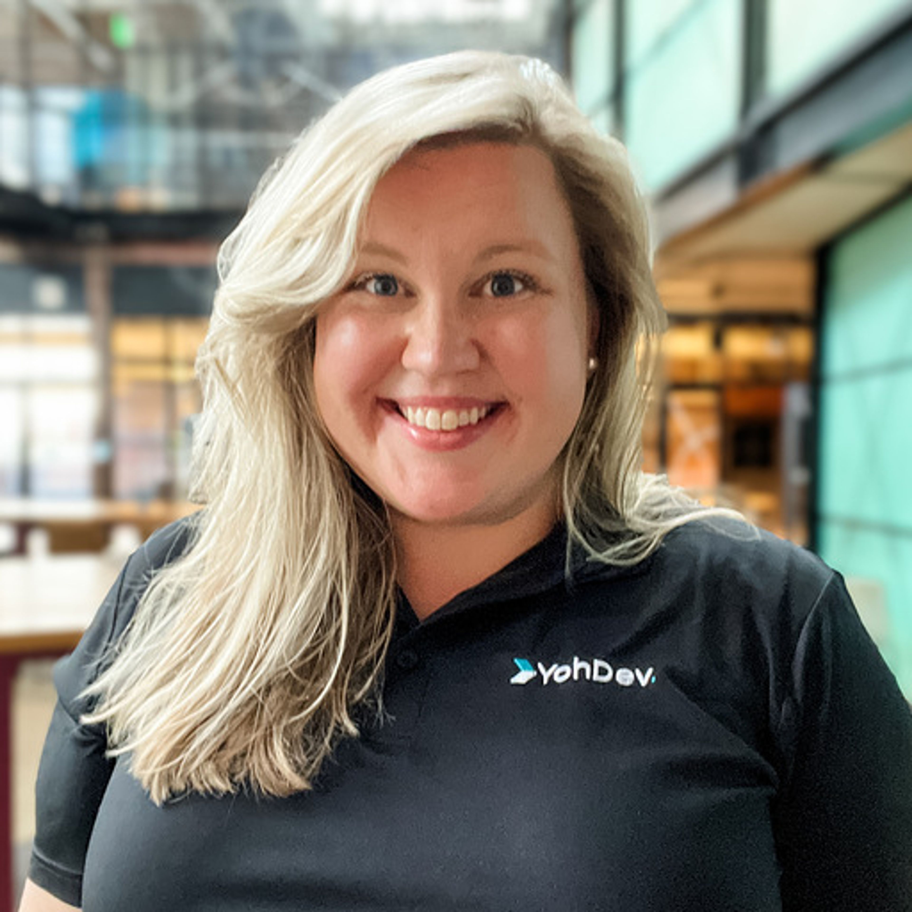 Alyson Hewitt headshot