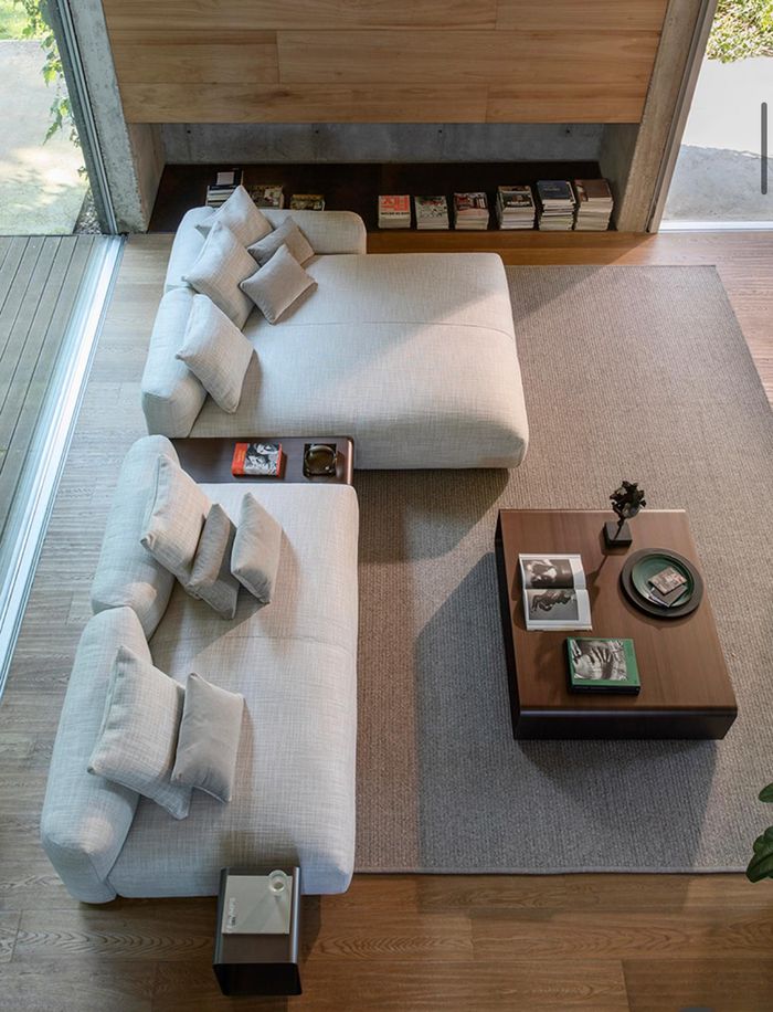 Flou CCLight und Natevo Gaudi Esstisch im Showroom von Imperial Interiors