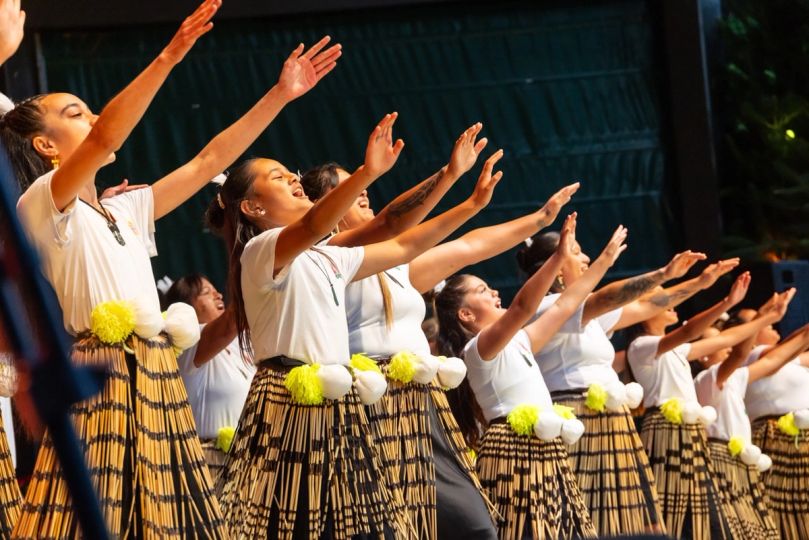 Kapa haka on the Bowl stage