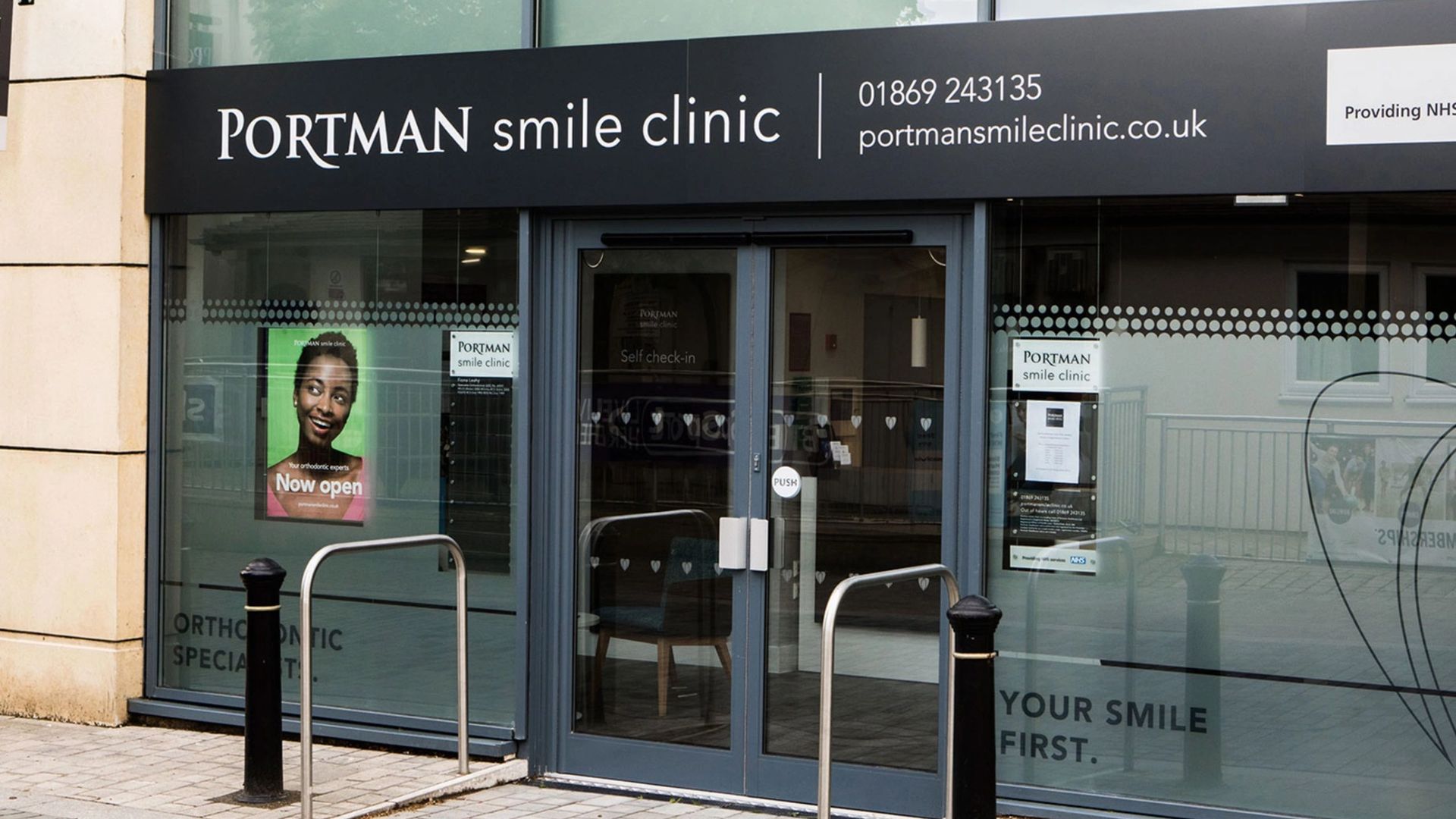image of the shopfront of Portman Smile Clinic Bicester