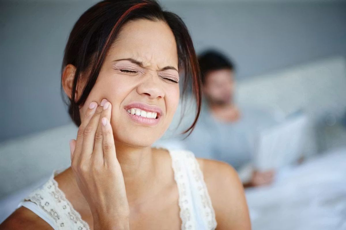 Image of a woman with a toothache
