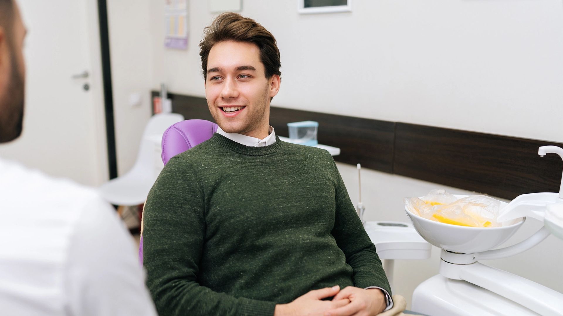 emergency_dental_man