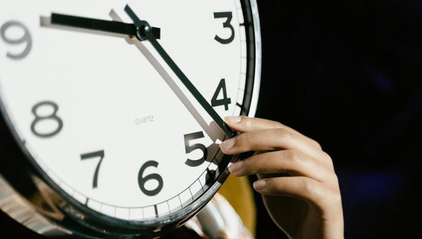 Time management techniques using online timers and clocks - productivity workspace illustration