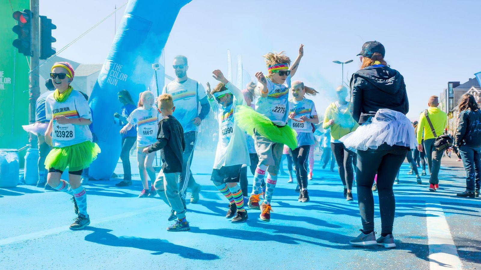 school-kids-running-color-run-fundraiser