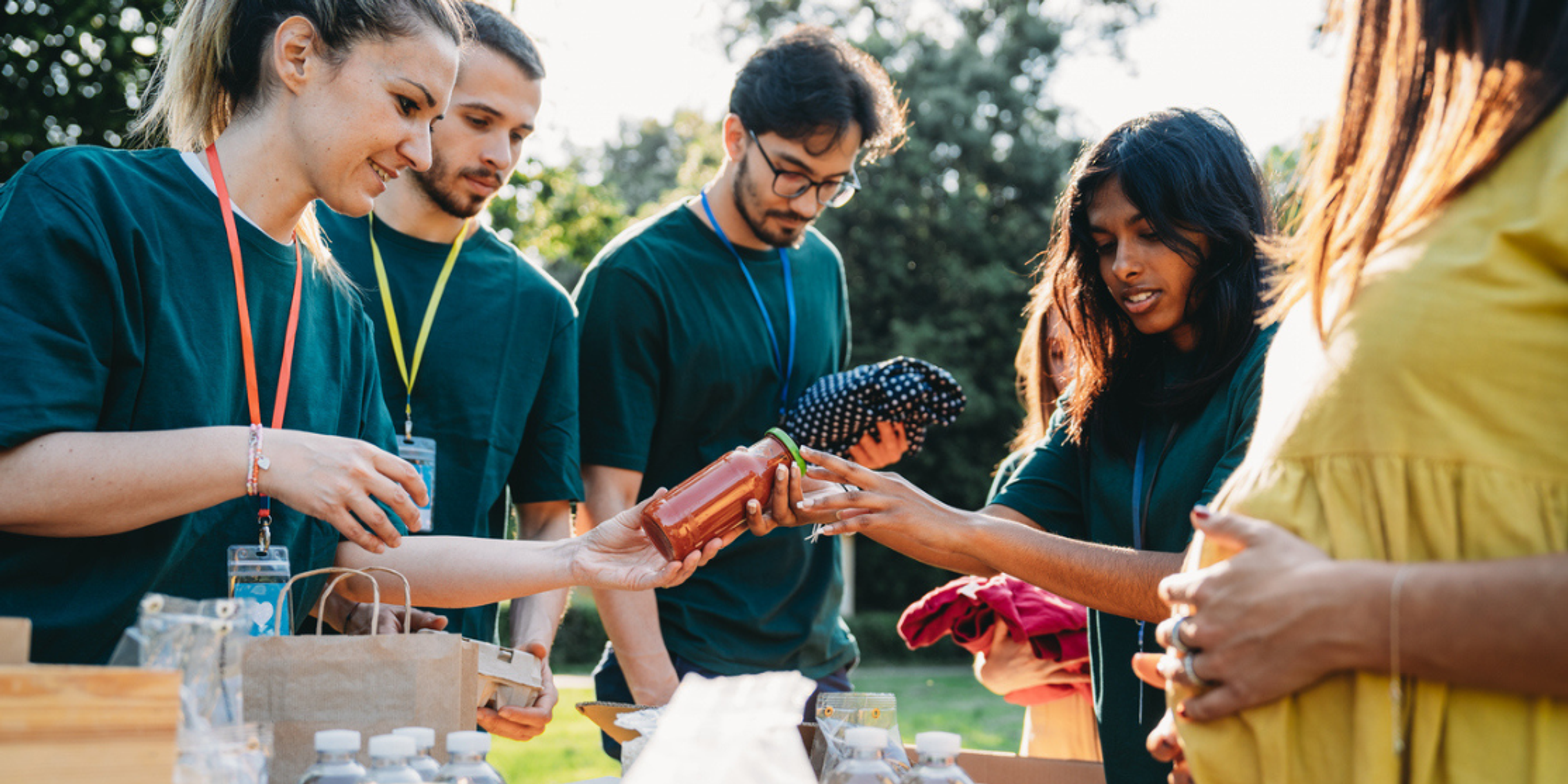 church_volunteers_working_event