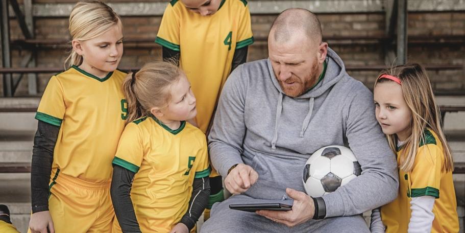 parents organizing kids sports team