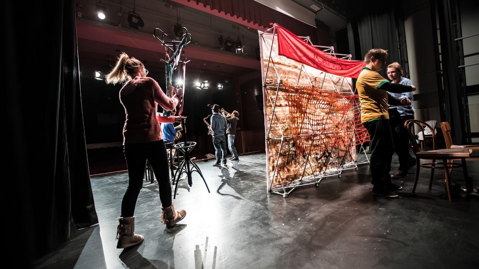theatre-group-volunteers