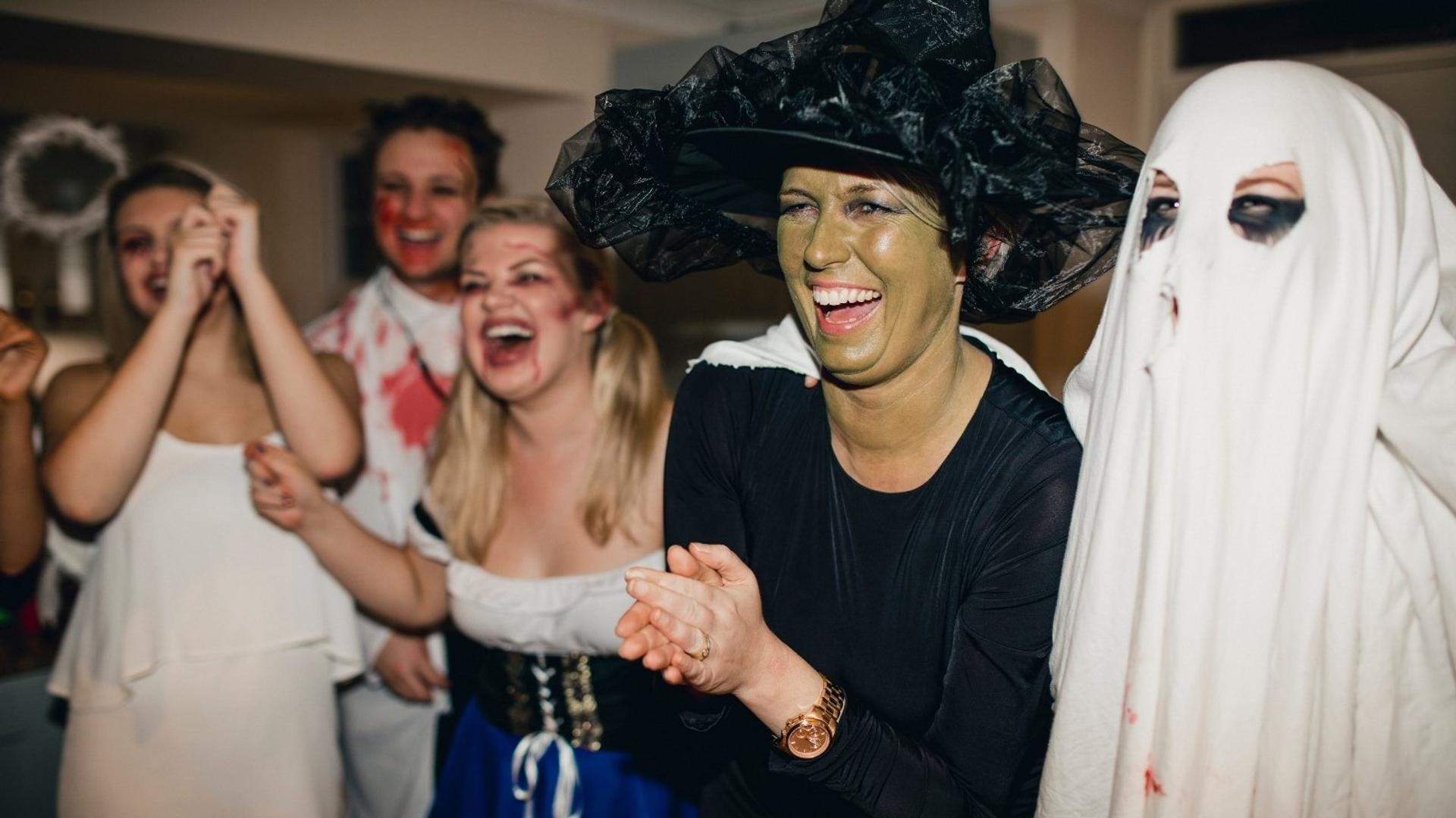 people-laughing-halloween-games