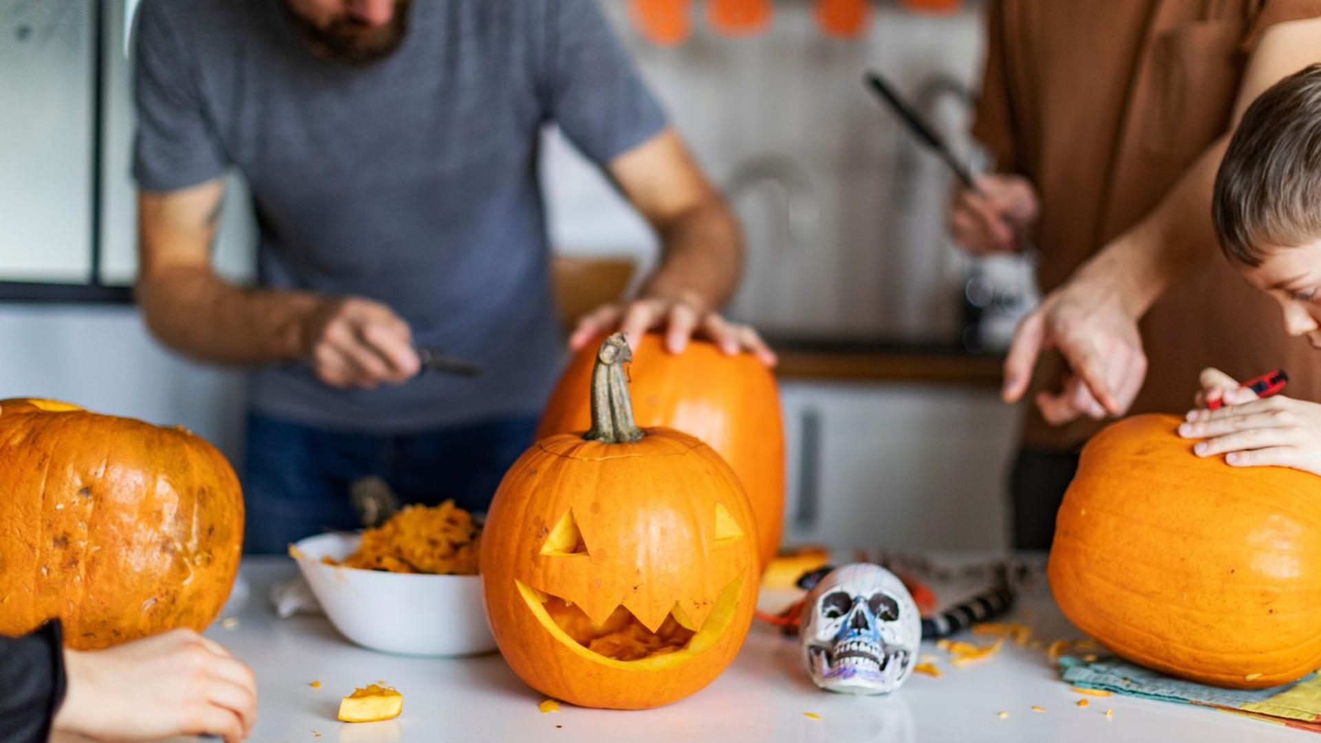 A group gathered around a table for fall