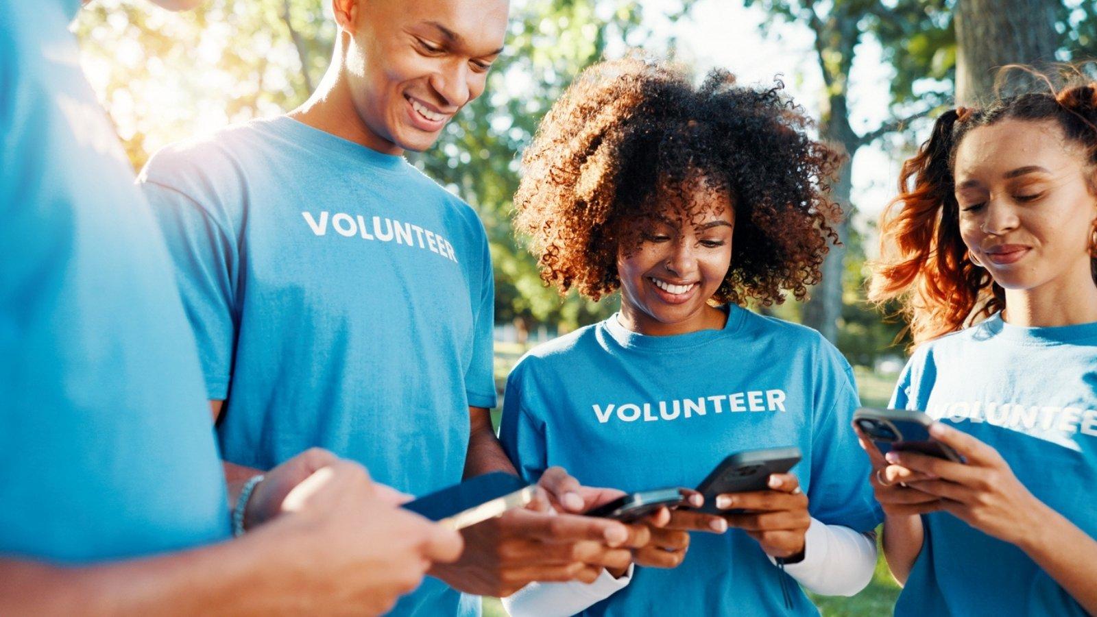 volunteers-coordinating-on-mobile-phones