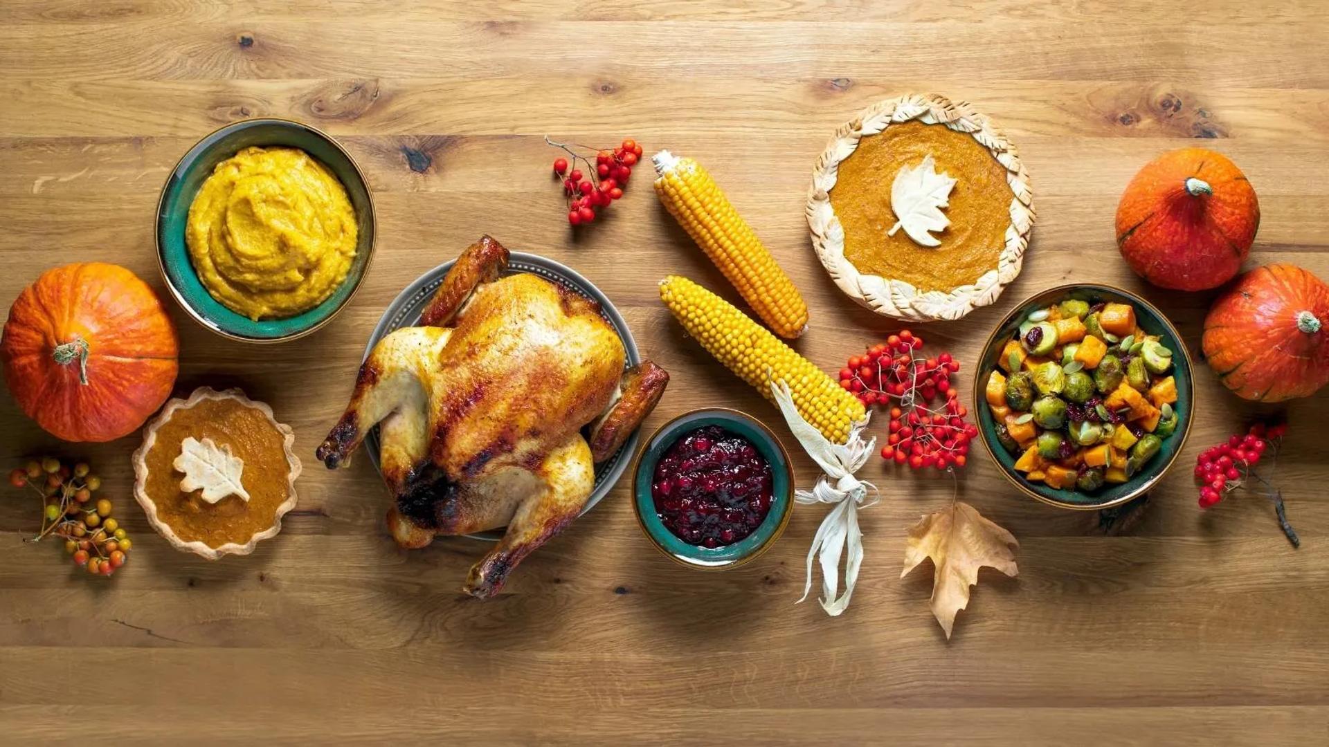 fall-potluck-dinner-table