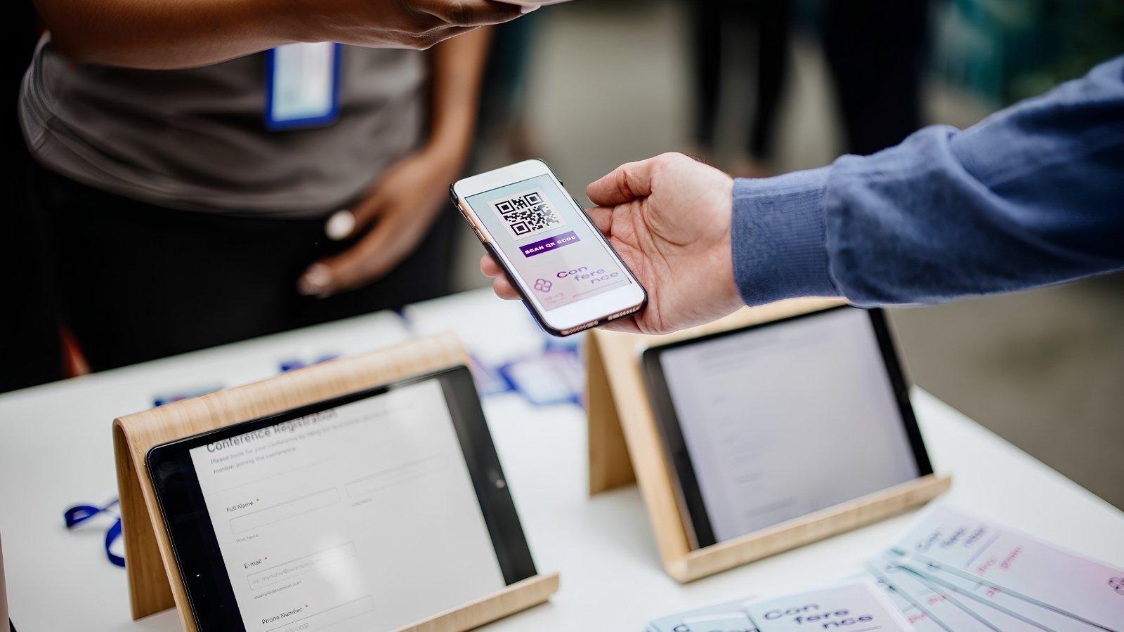 scanning-qr-code-ticket