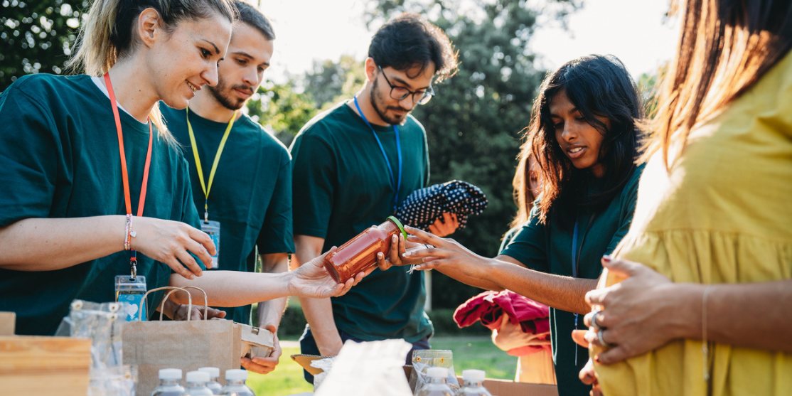 church_volunteers_working_event