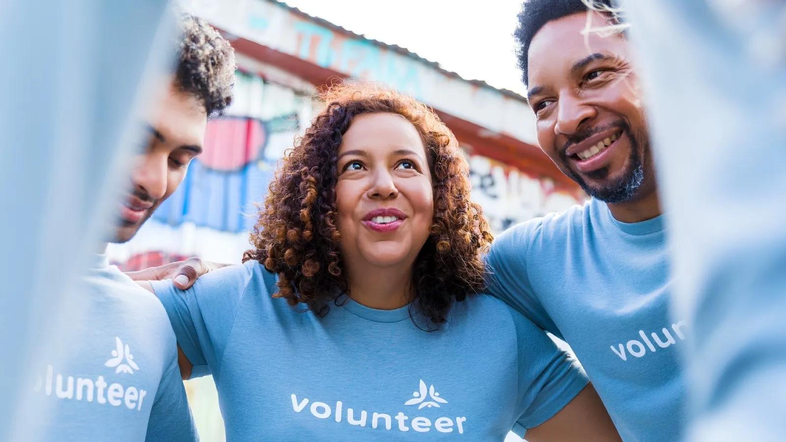 volunteers-talking-organizing-plans