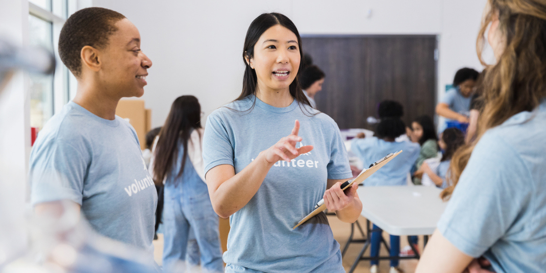 people_organizing_church_event