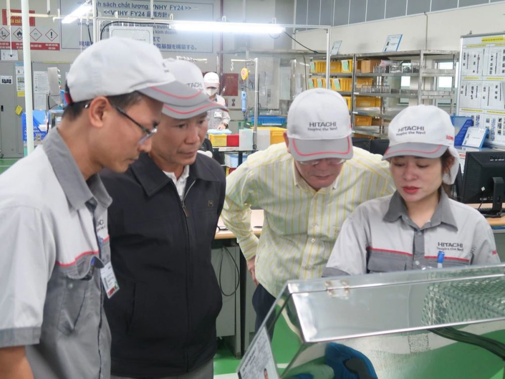 Group photo of workshop attendees from TLM, Hitachi Astemo, and partner dealers