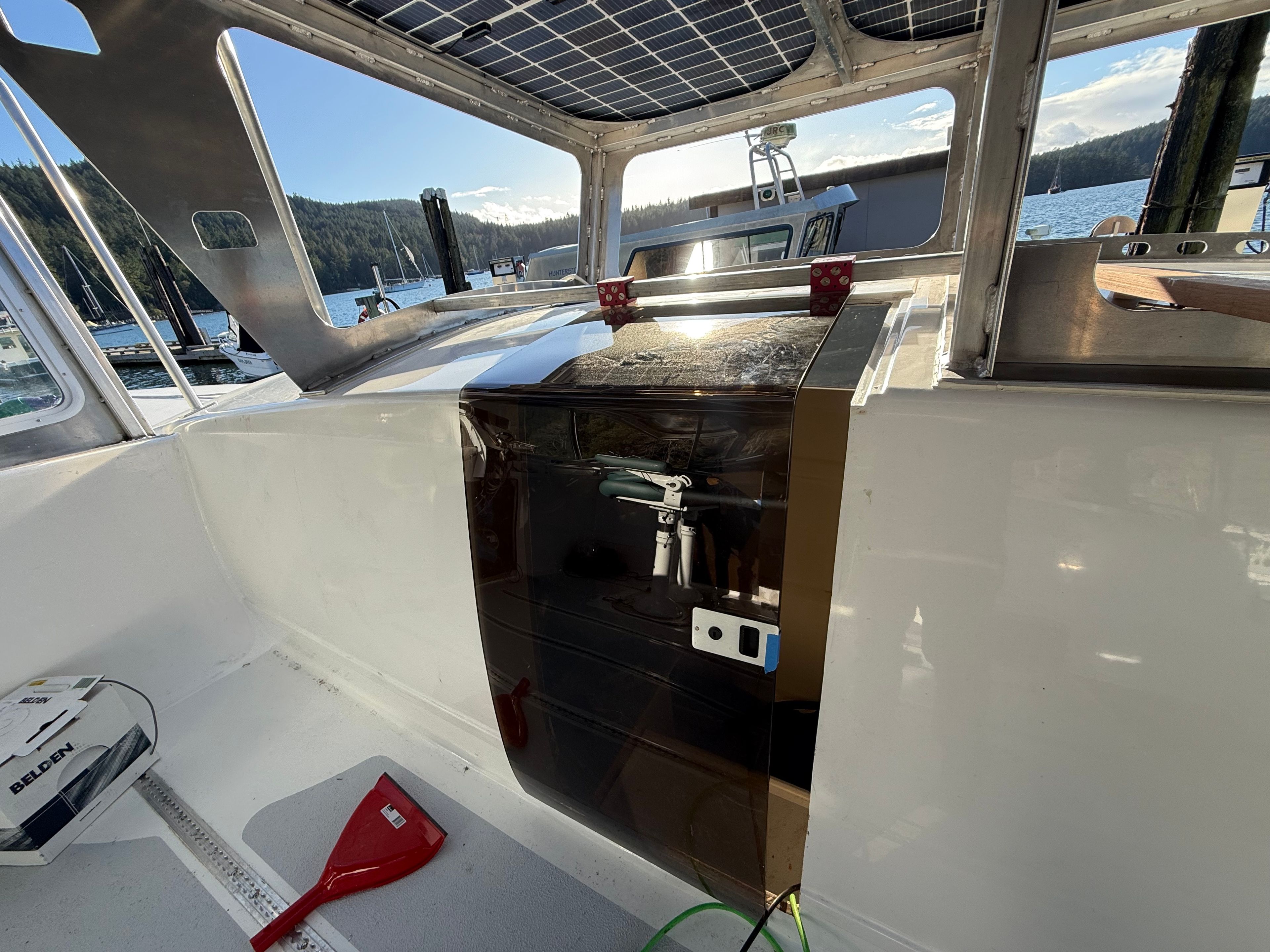 Companionway hatch fitting