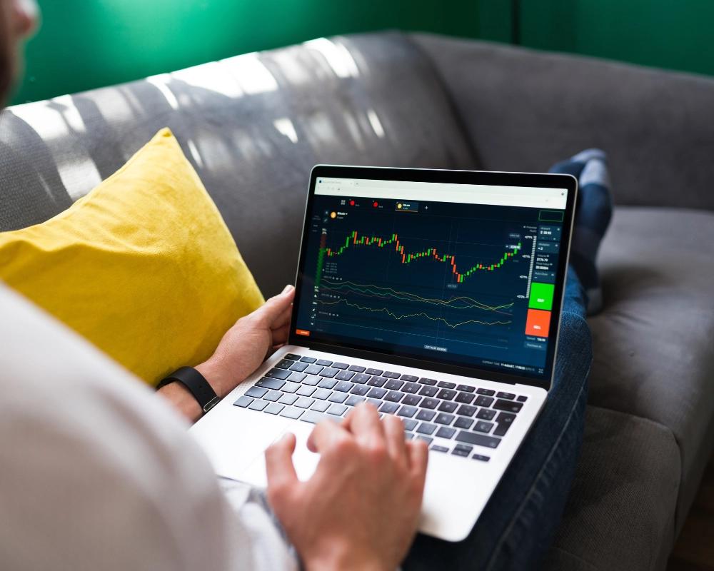 Pricing currency pairs