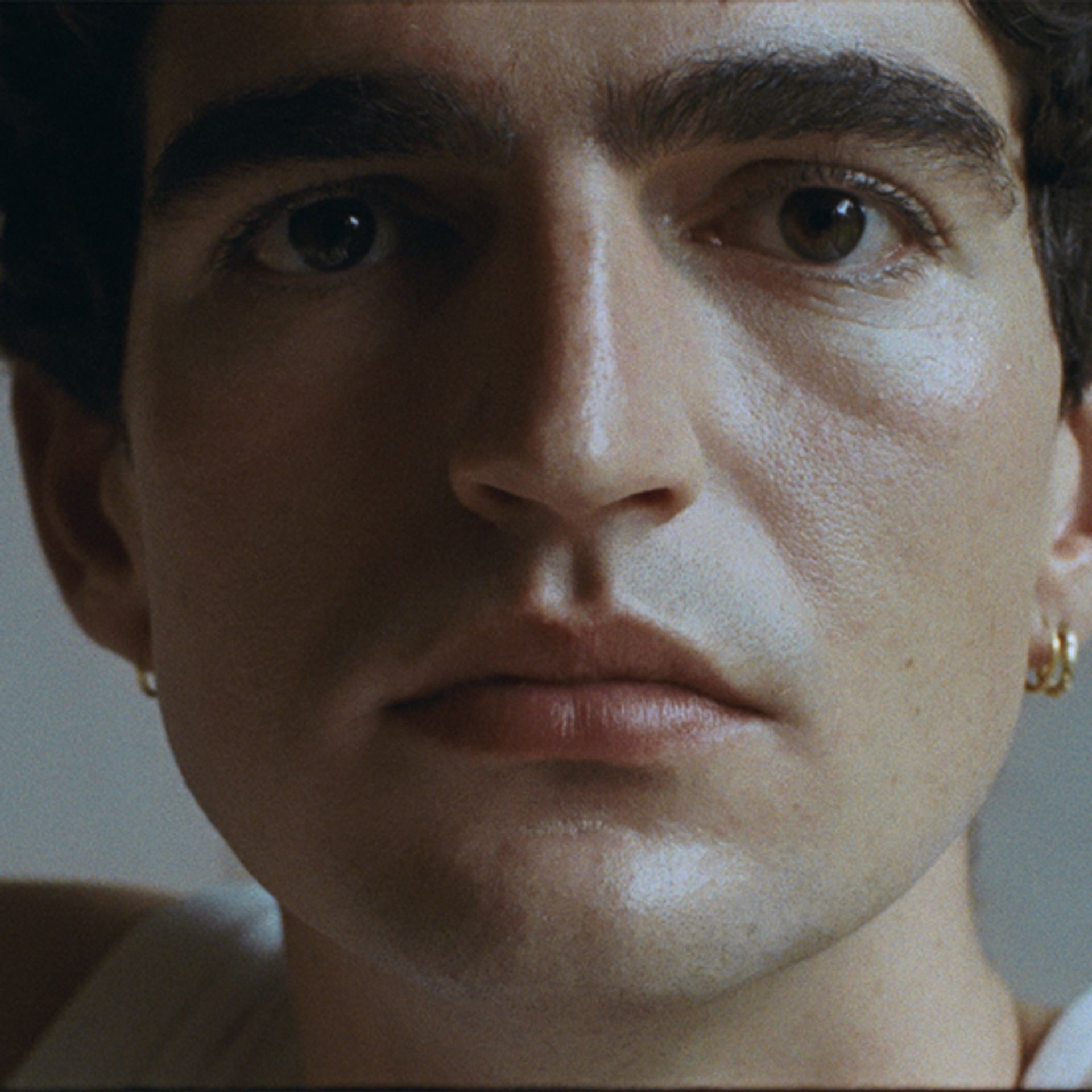 Front-facing portrait of a young man with clear, healthy skin — a beginner's guide to men's skincare by Apollon Studios