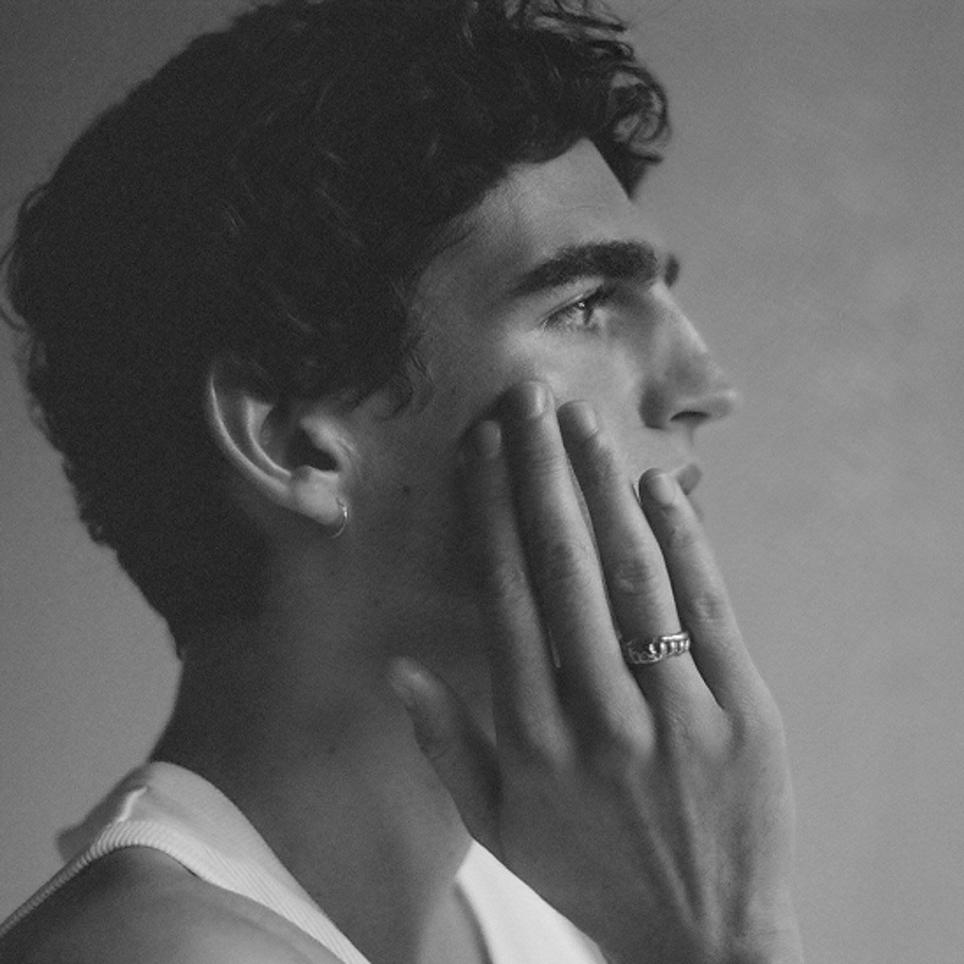 Man applying skincare with hand to face — natural men's skincare by Apollon Studios, made in Denmark