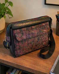 Flora bag - product detail on desk