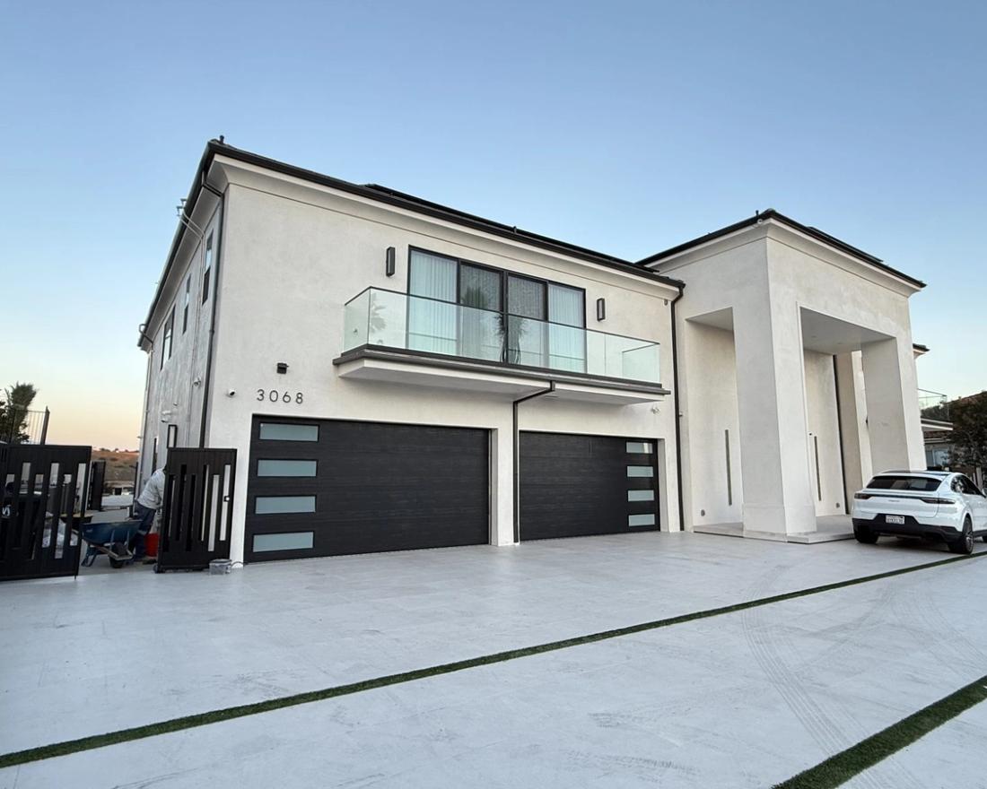 Modern white estate, entry elevation — Duarte's Plastering project near Long Beach, CA