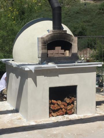 Outdoor pizza oven taking shape