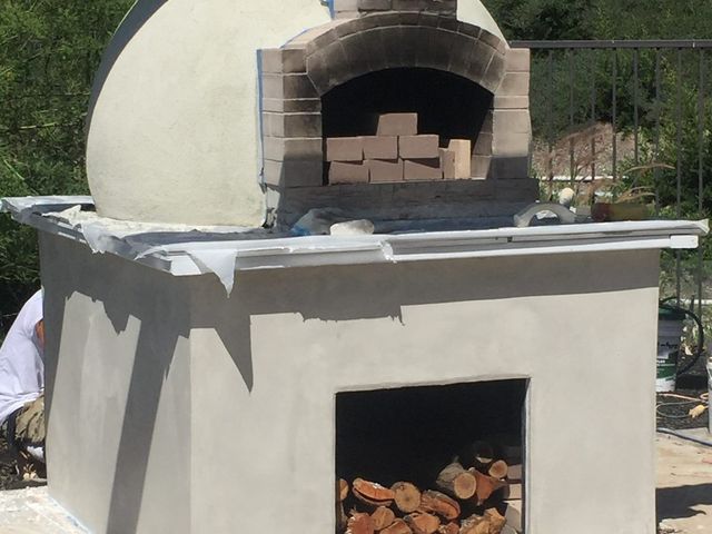 Outdoor pizza oven taking shape