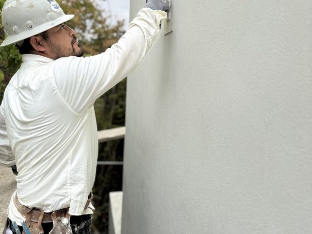 Acrylic finish, second-story detail — Duarte's Plastering project near Orange, CA