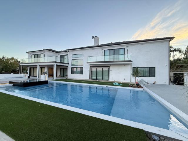 Estate rear elevation, smooth finish and pool deck