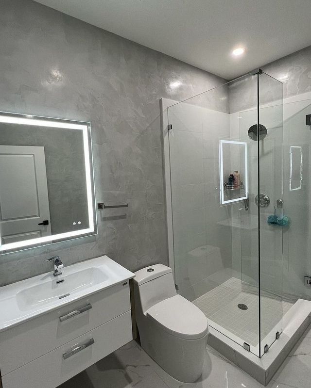 Polished plaster bath with walk-in shower