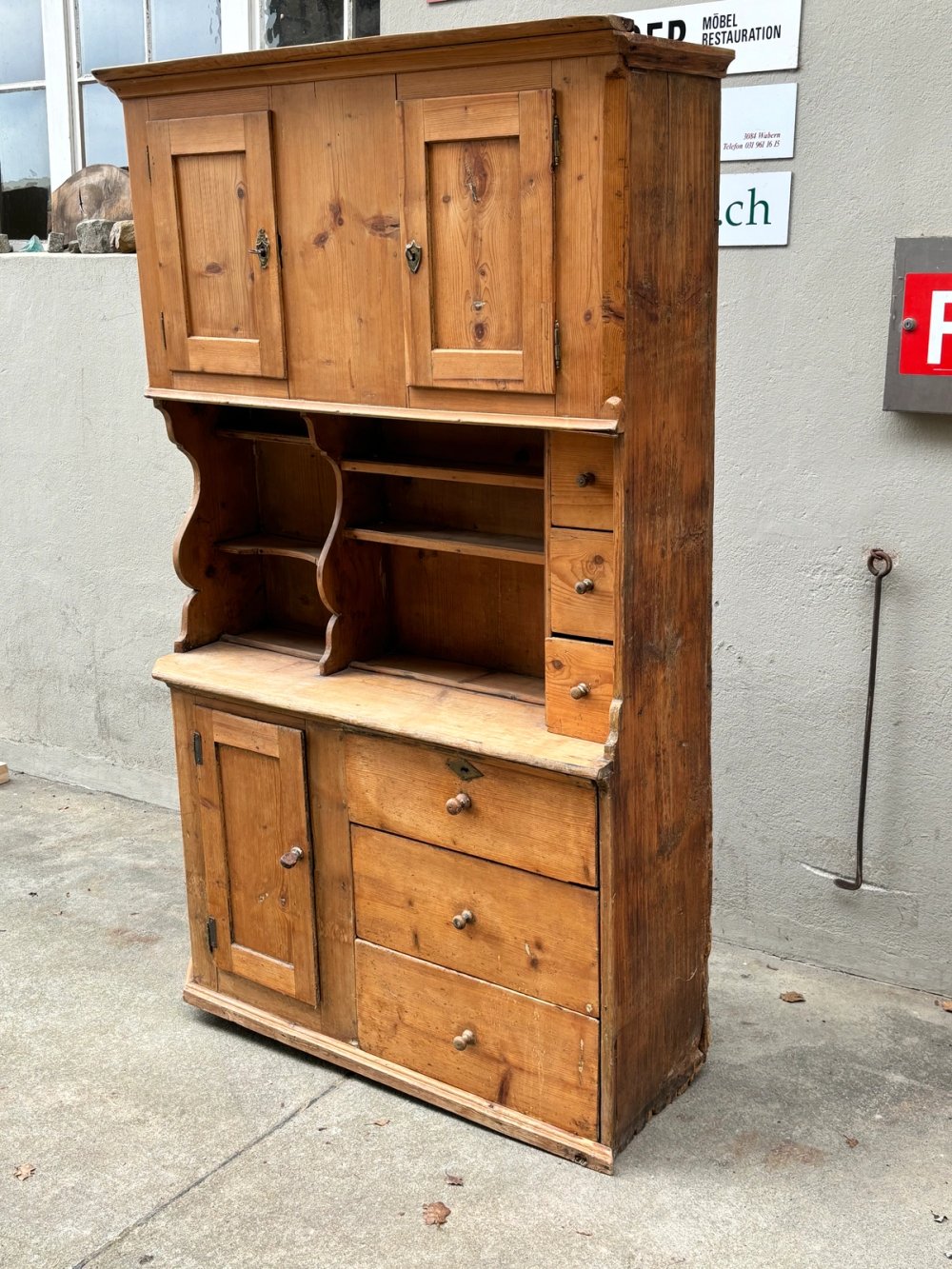 antikes Tannen-Buffet um 1850
