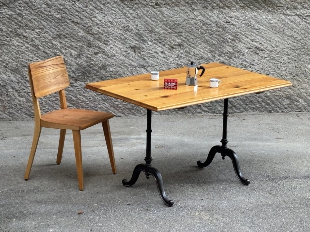 Tisch und Stuhl Bern
