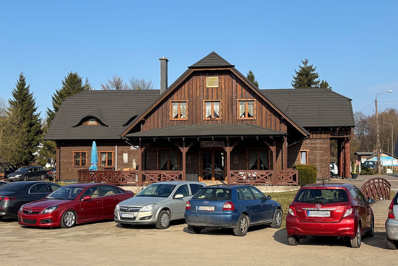 Karczma Sidło w Żukowie od strony parkingu