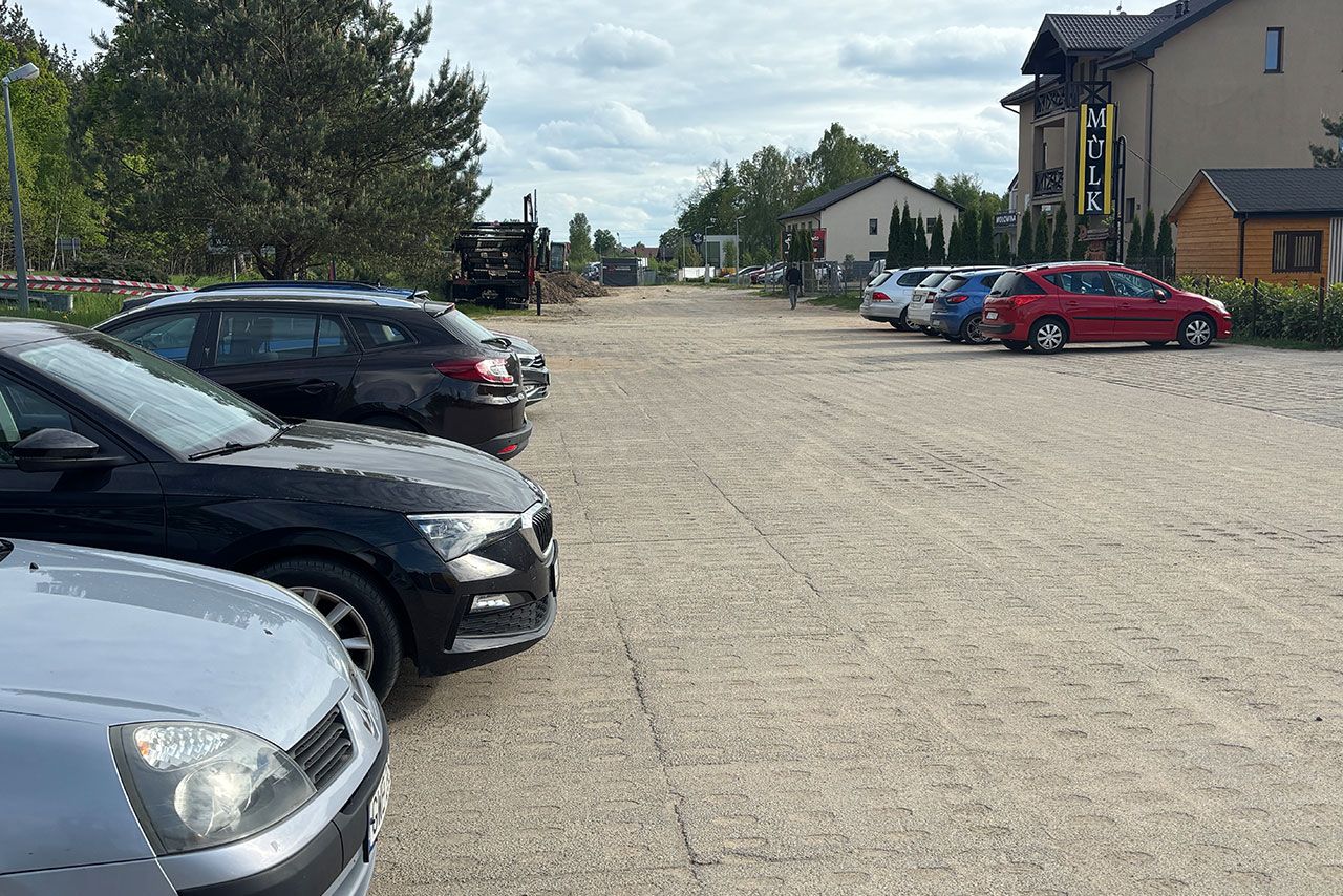 Parking przed Mùlkiem w Miszewku
