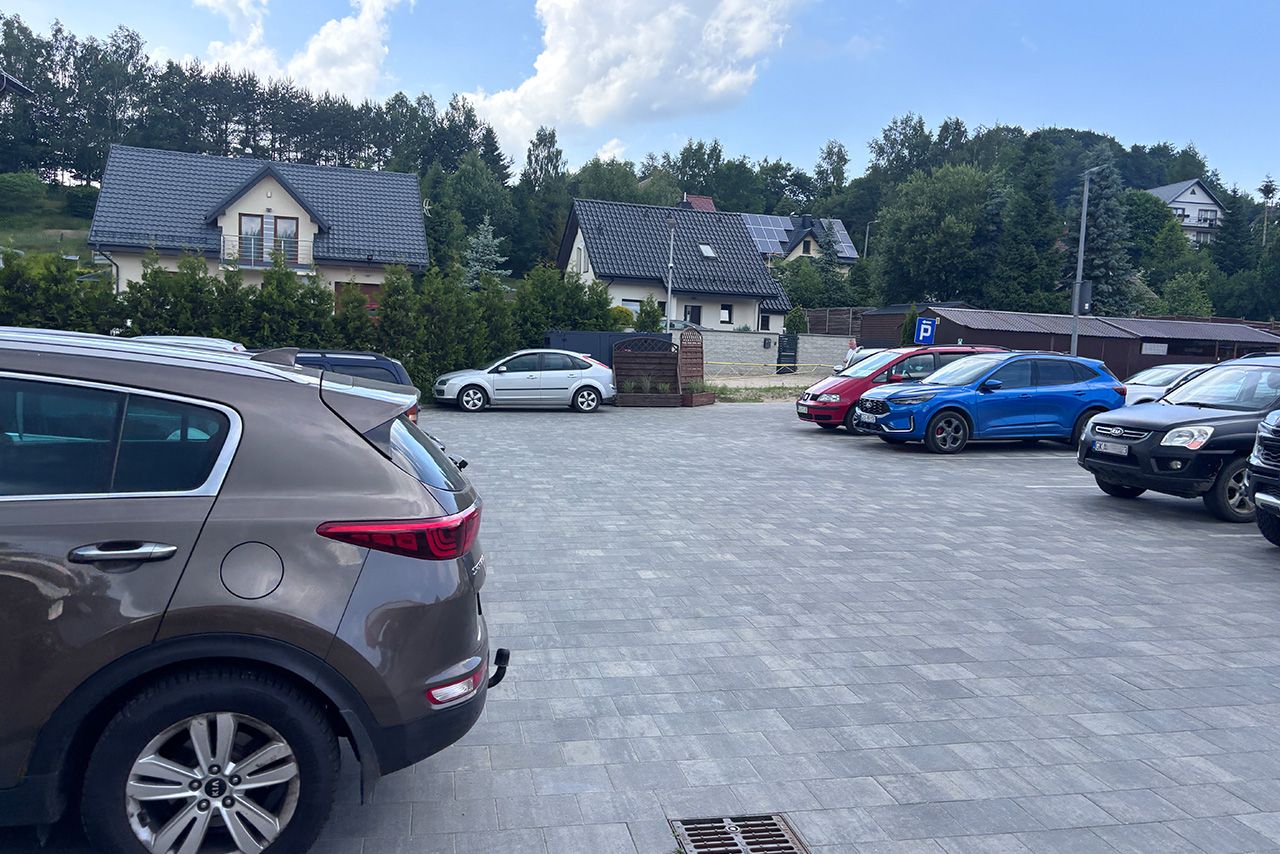 Restauracja Kuchnjo u Wojtka - Smętowo Chmieleńskie - parking