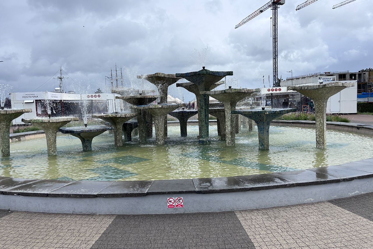 Gdynia - fontanna na skwerze