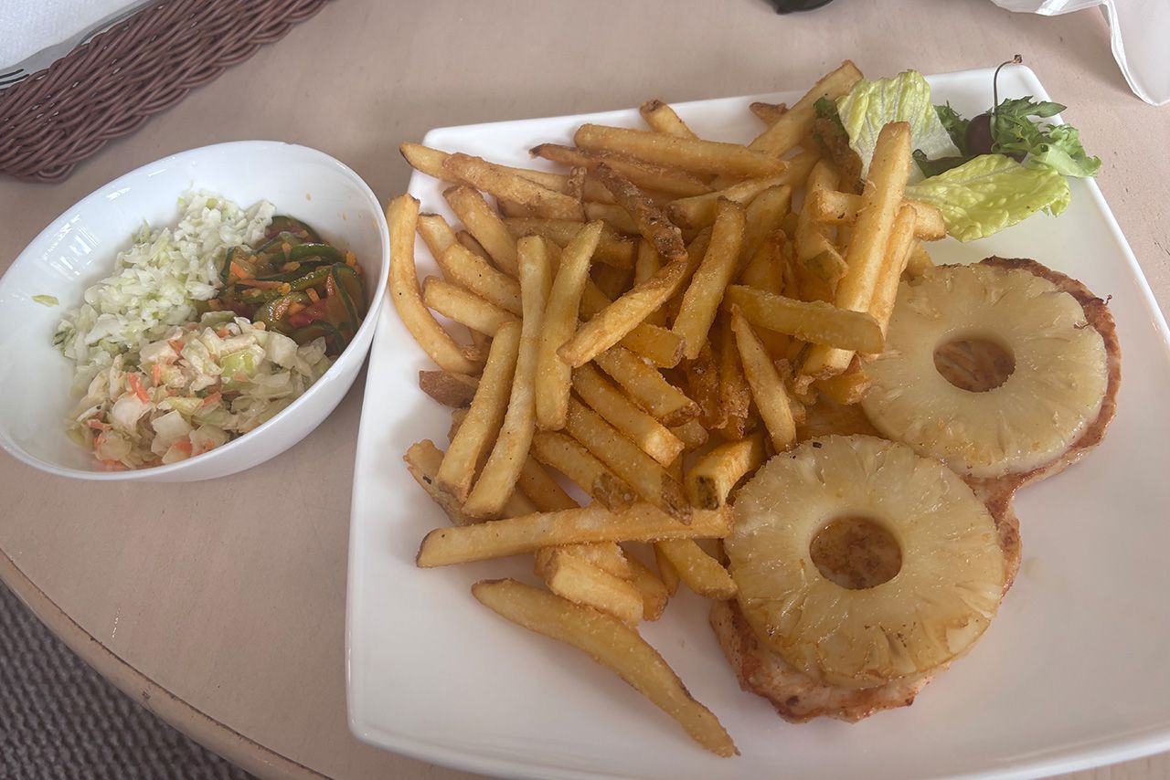Filet z indyka z ananasem w Bistro Kwadrans