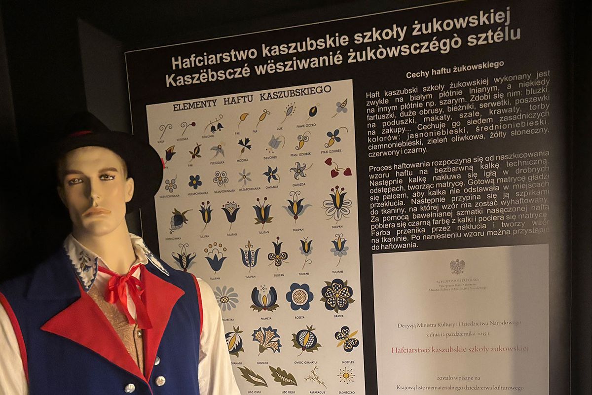 Szkoła żukowska haftu kaszubskiego.