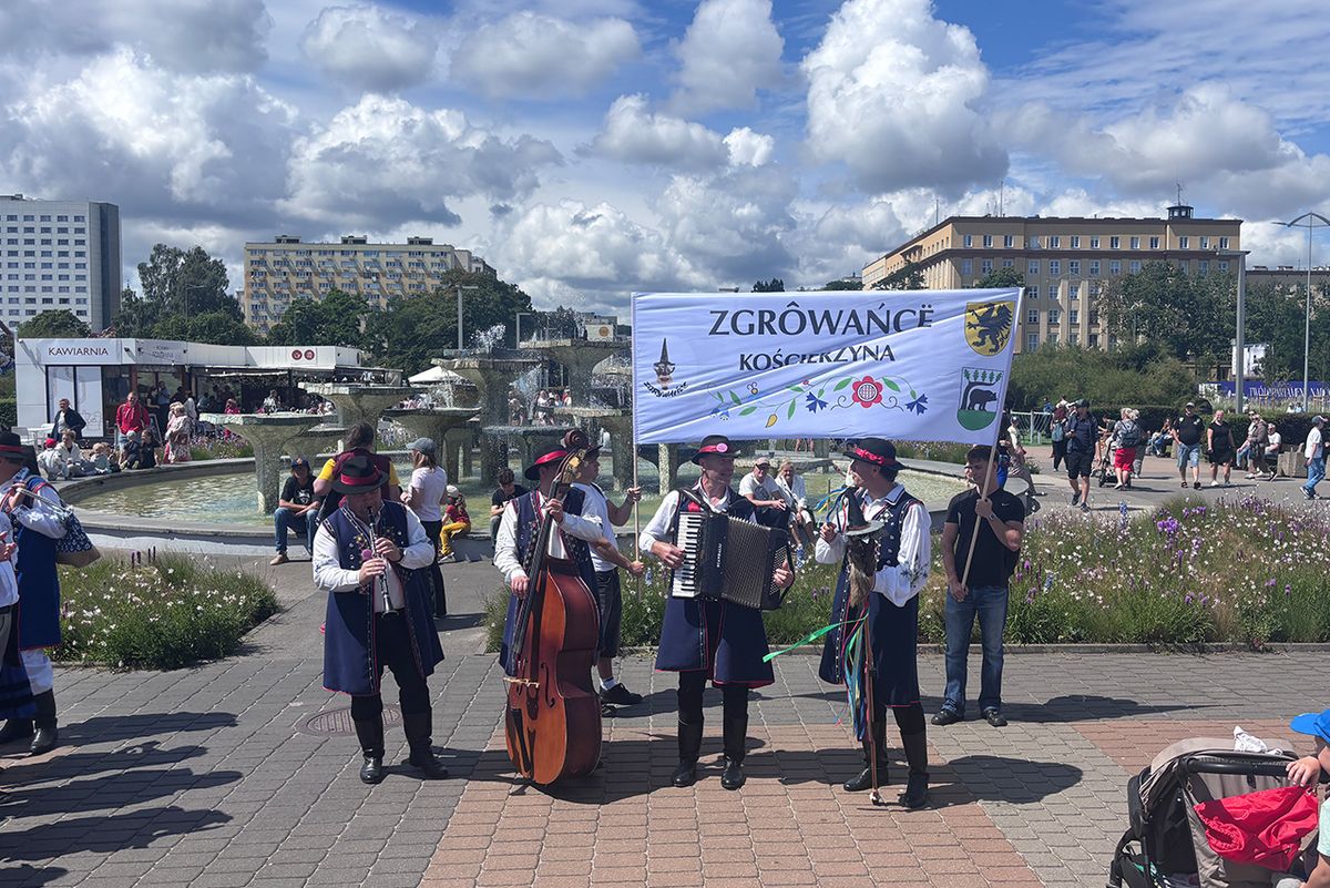 Kaszubskie zespoły na Zjeździe Kaszubów - Gdynia