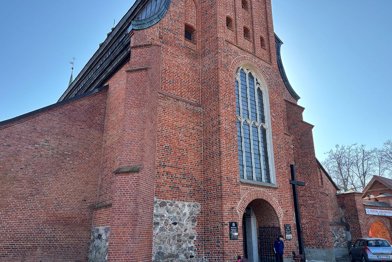 Wejście do kościoła NMP w Kartuzach