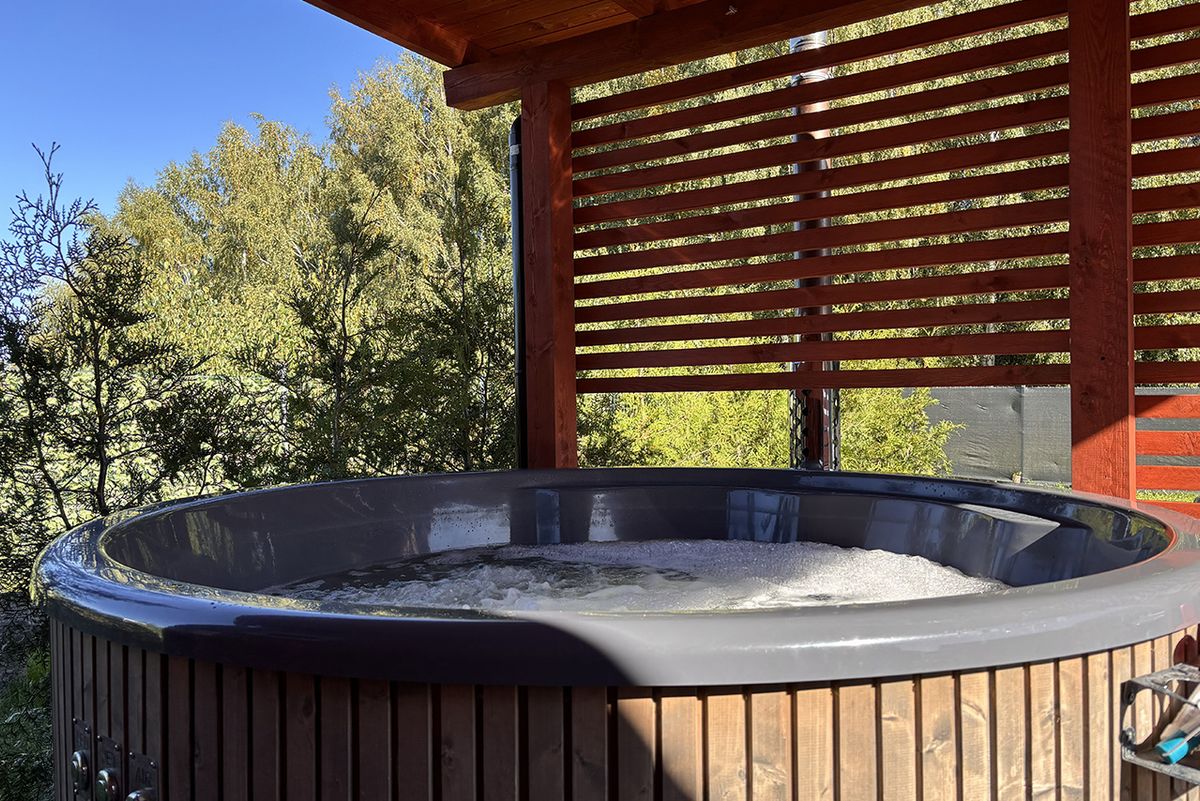 Gawra nad Jeziorem - domki z jacuzzi na Kaszubach