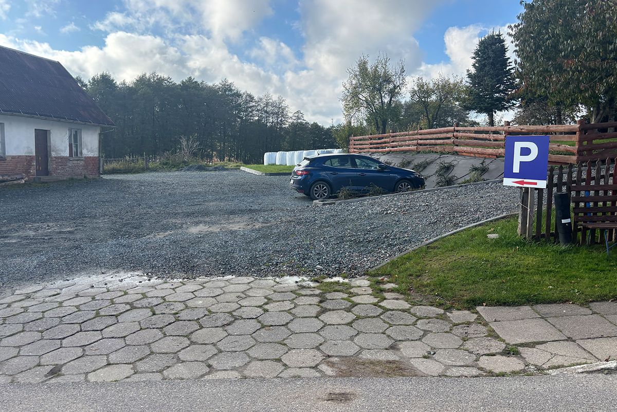 Parking przy Sanktuarium w Sianowie.