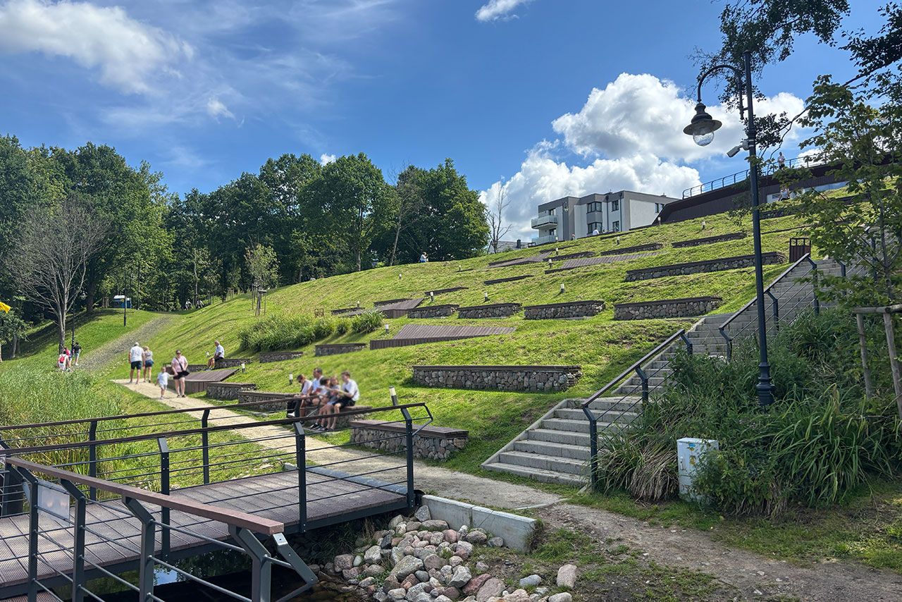 Kąpielisko miejskie nad jeziorem Klasztornym Dużym - promenada na Kaszubach