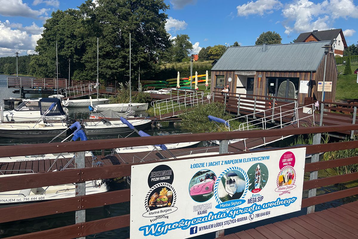 Promenada nad jeziorem Raduńskim - marina