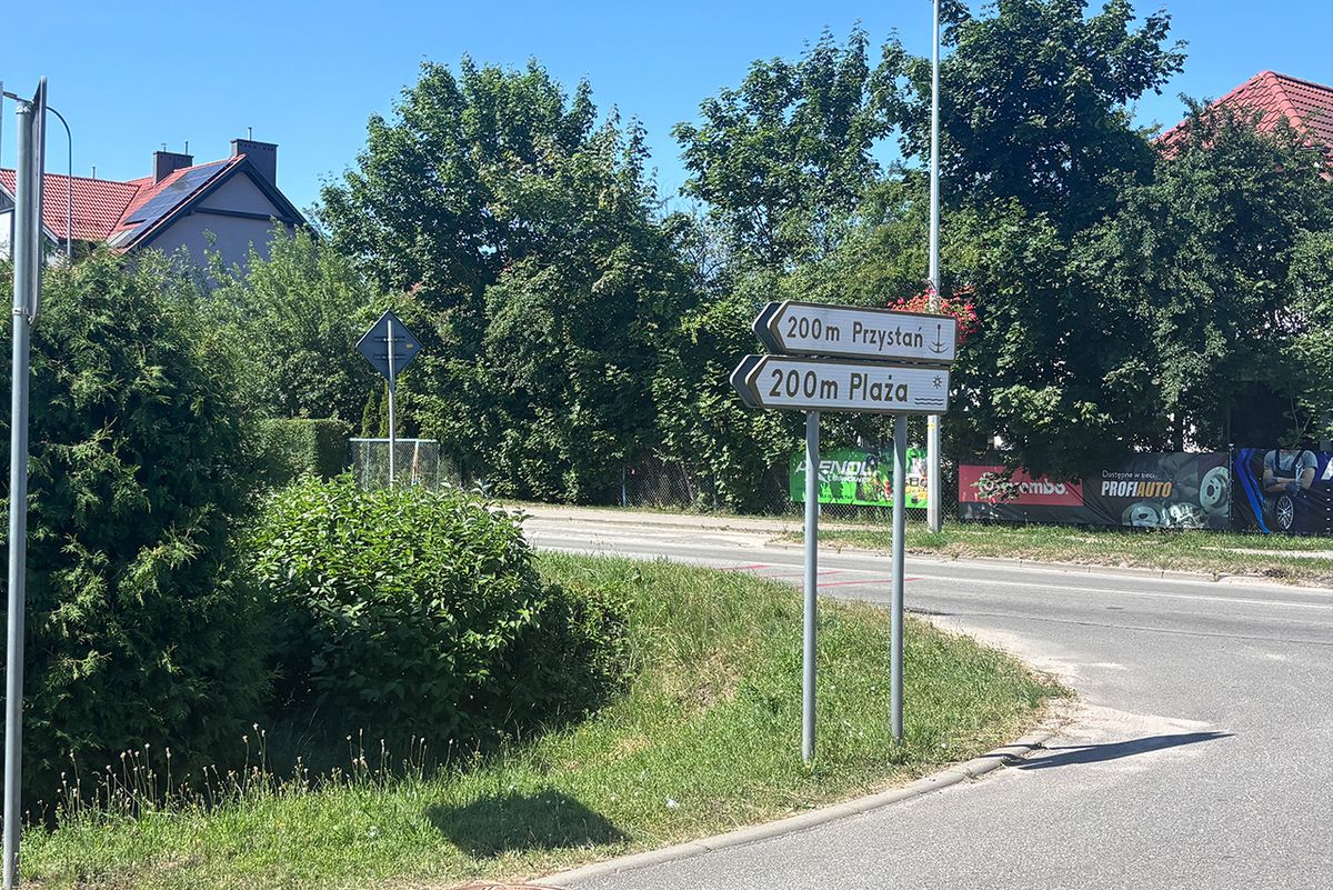 Przystań żeglarska i plaża blisko Trójmiasta