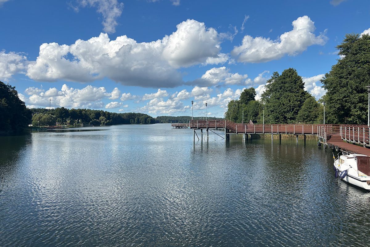 Jezioro Raduńskie Górne na Kaszubach - promenada w Stężycy